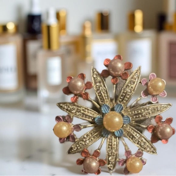 Jewelry - 2/$20 🅢🅐🅛🅔 🌻 Vintage Floral Brooch